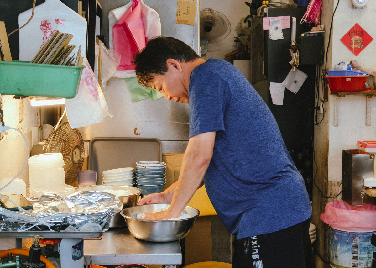 [高雄]小溝頂水果店-76年岡山湯圓老店!驚人的手指削湯圓!湯圓只有冬天賣喔~ @美食好芃友