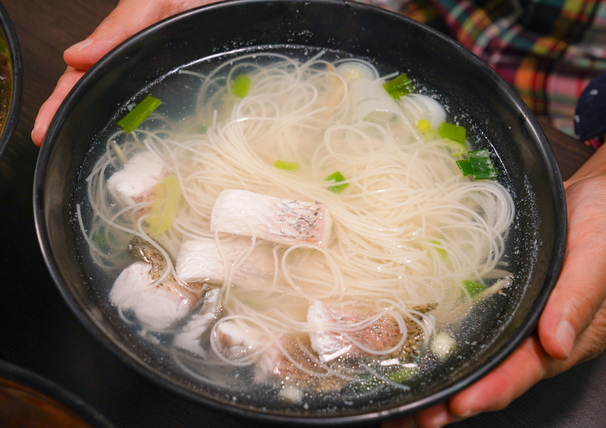 [高雄]嵐午食鍋燒麵-高雄本館路週邊隱藏版好吃鍋燒麵!澎湖闆娘的超鮮湯頭! @美食好芃友