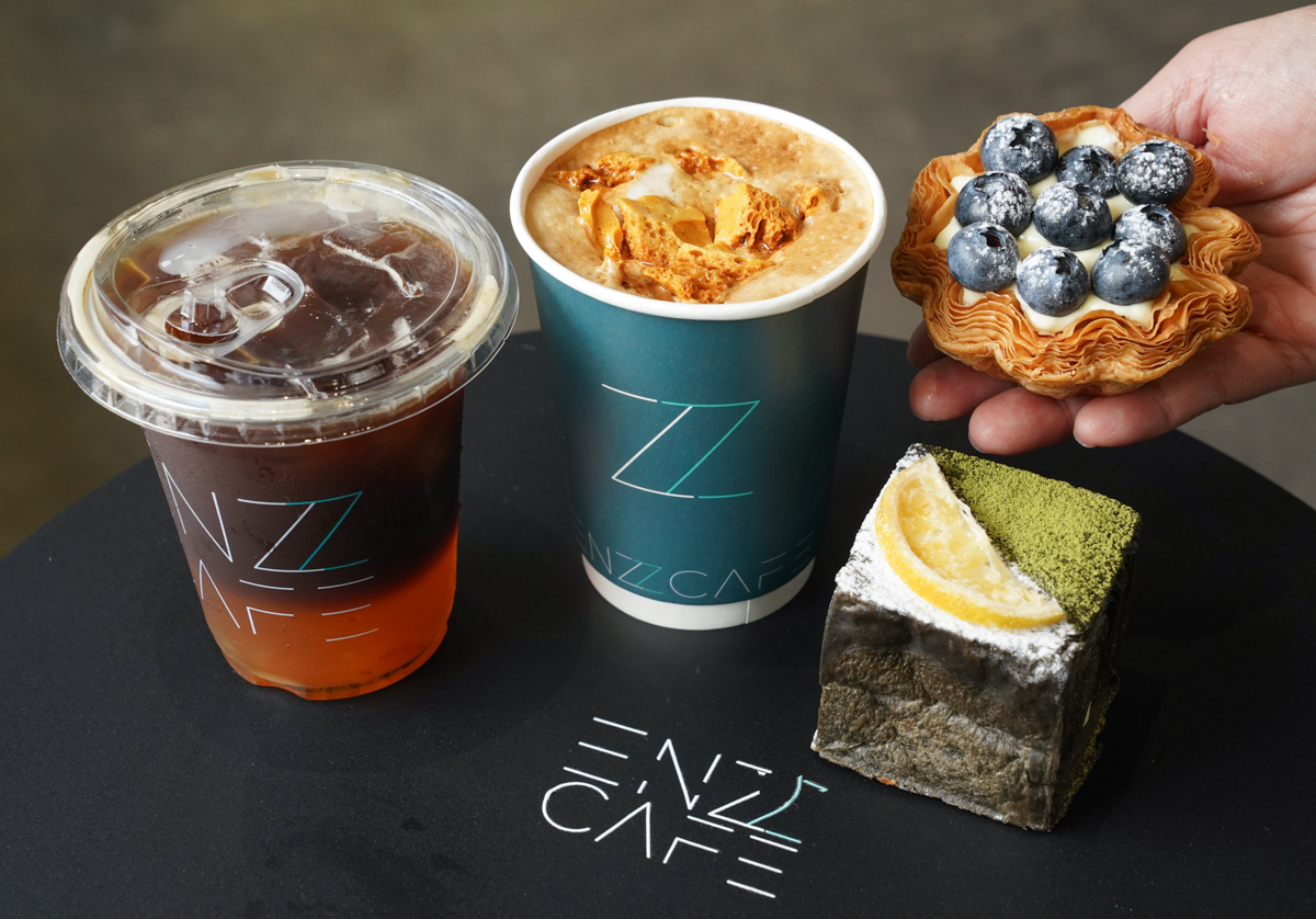 [高雄咖啡店]ENZZCAFE 安司佧菲 -新堀江巷弄視覺系咖啡店!好吃的可頌和千層蛋塔 @美食好芃友