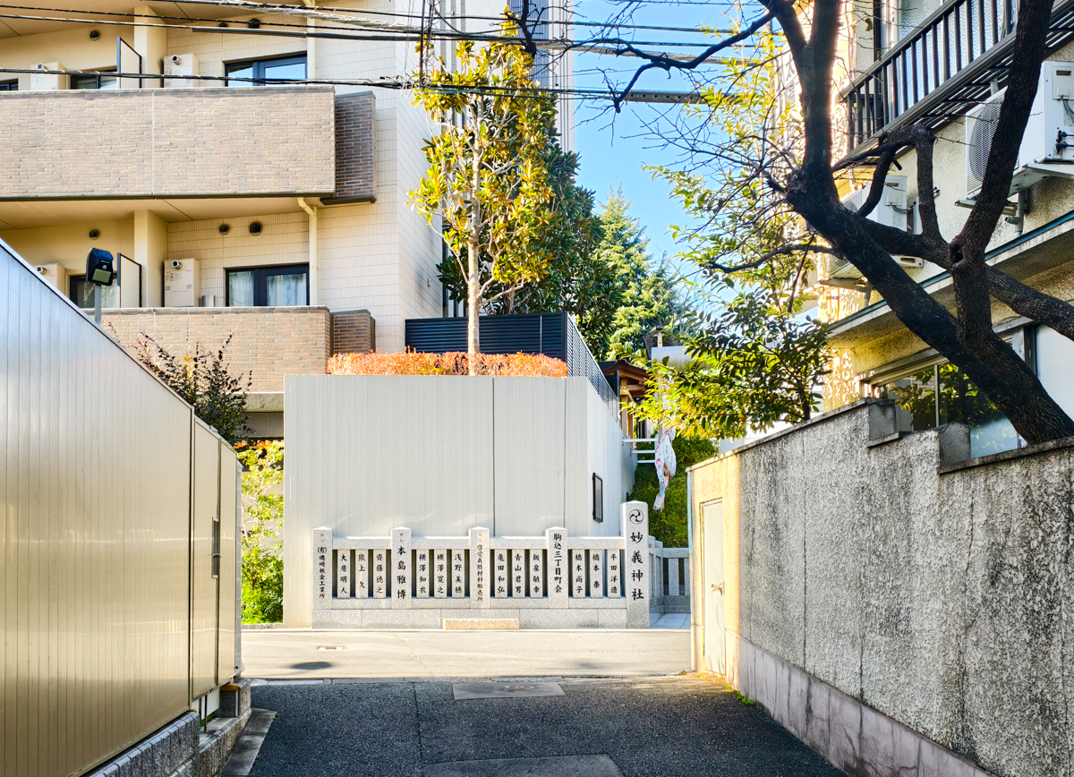 [東京]妙義神社-愛貓人必來東京神社!絕美黑貓彩繪玻璃御守、黑貓御朱印 @美食好芃友