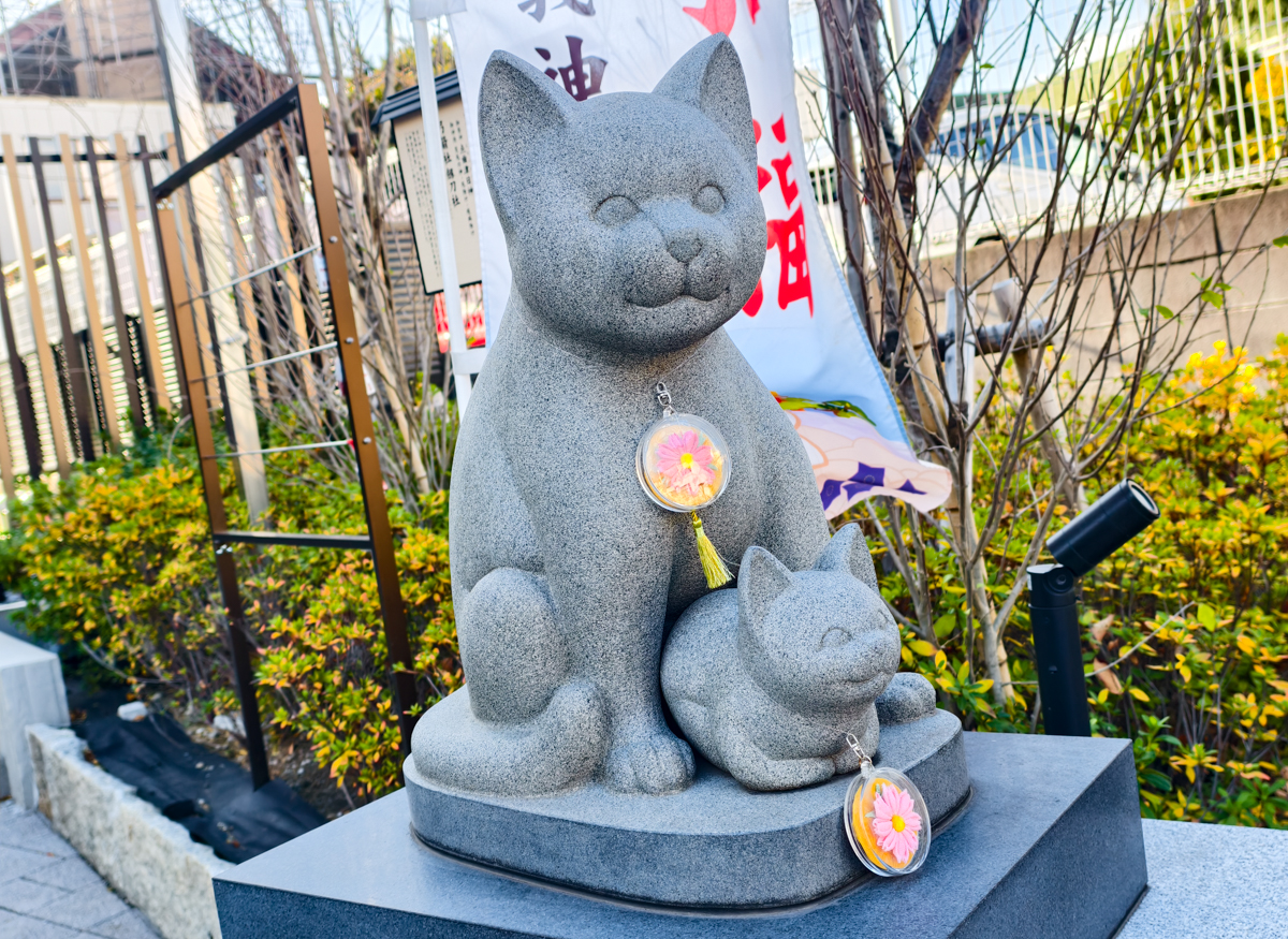 [東京]妙義神社-愛貓人必來東京神社!絕美黑貓彩繪玻璃御守、黑貓御朱印 @美食好芃友