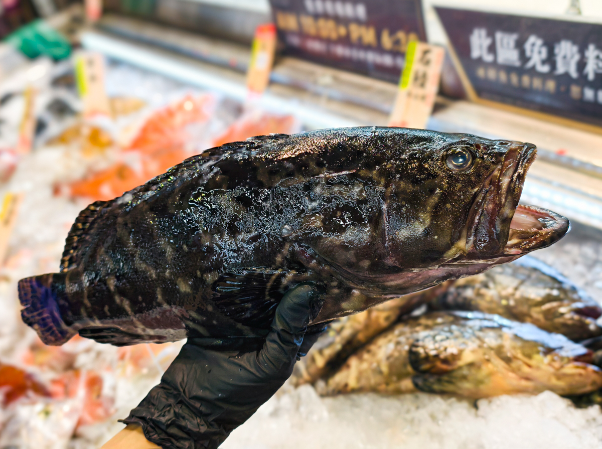 [台中]阿布潘水產-台灣水產第一品牌!活體海鮮、生魚片、海鮮熟食通通有～母親節外帶輕鬆上桌 @美食好芃友