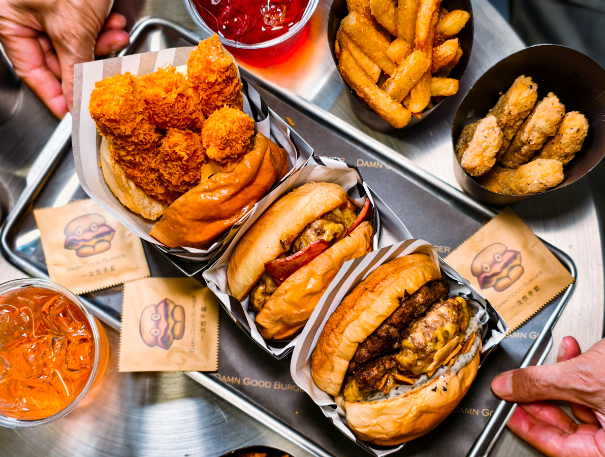 [高雄]Damn Good Burger -越晚人越多!真愛碼頭最美高雄宵夜漢堡店~大爆肉汁的漢堡太銷魂 @美食好芃友
