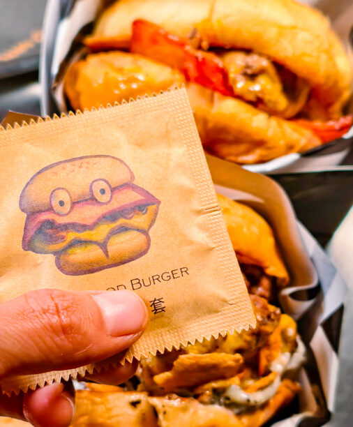 [高雄]Damn Good Burger -越晚人越多!真愛碼頭最美高雄宵夜漢堡店~大爆肉汁的漢堡太銷魂 @美食好芃友