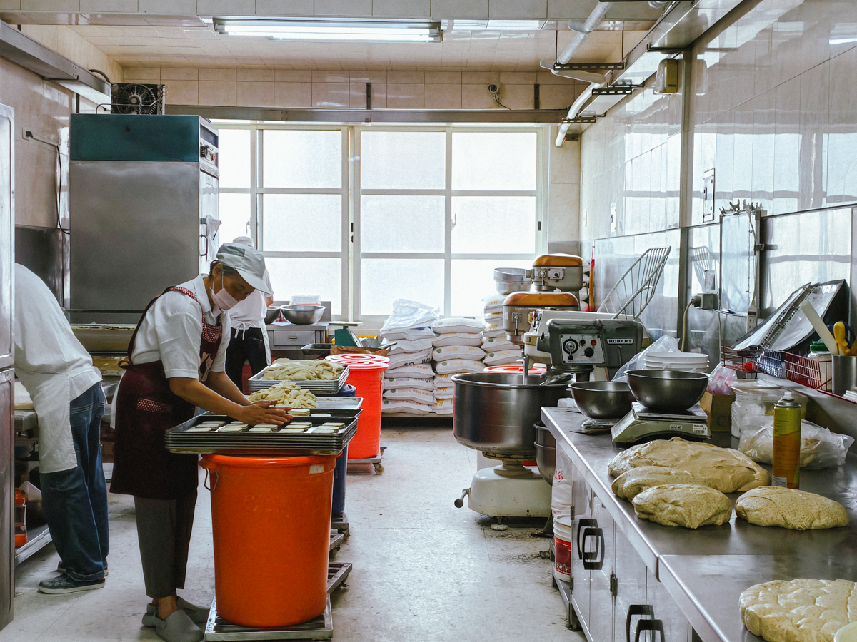 [台中]劉麵包廠-古早味蘋果麵包創始店!充滿回憶的台中伴手禮 @美食好芃友