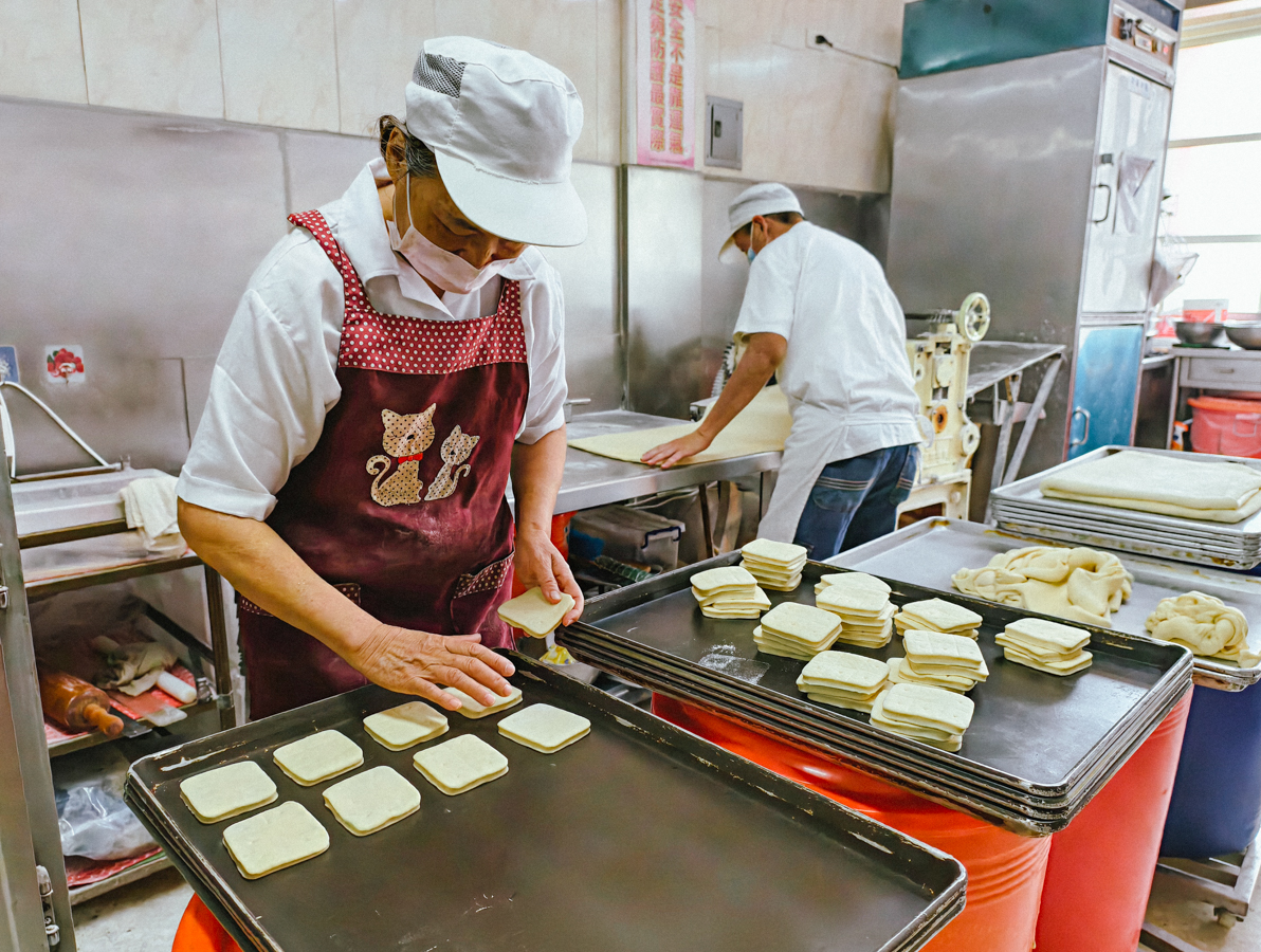 [台中]劉麵包廠-古早味蘋果麵包創始店!充滿回憶的台中伴手禮 @美食好芃友