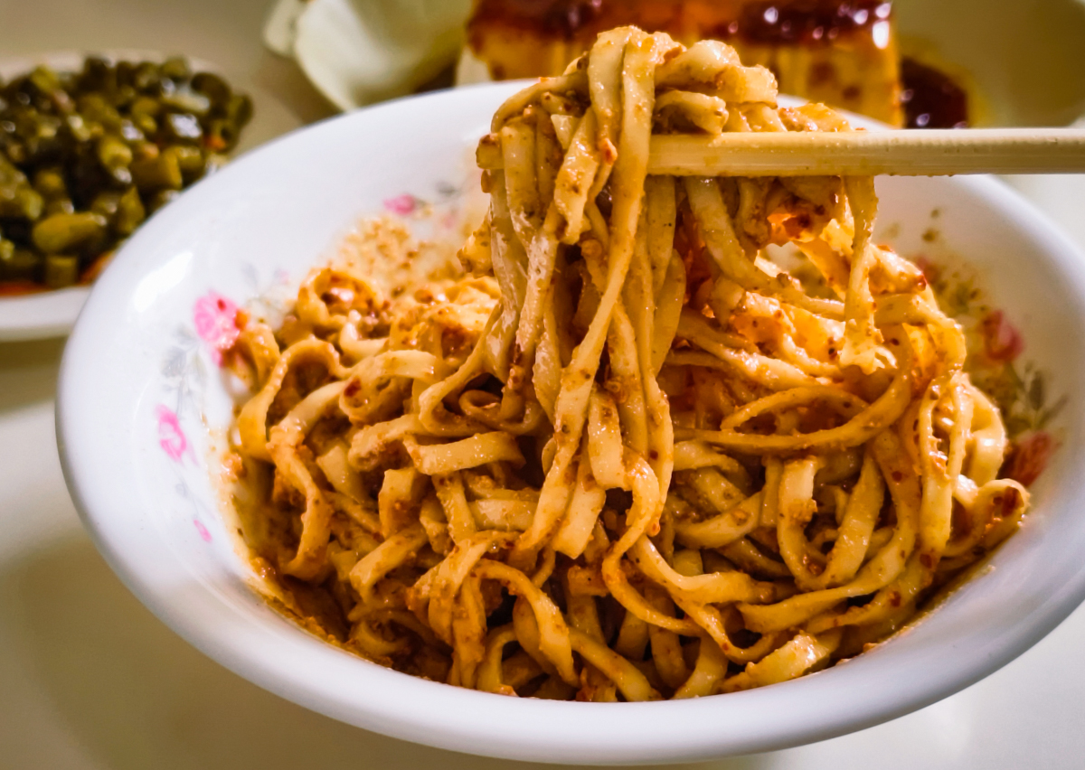 [高雄]川味牛肉麵-巷弄50年高雄牛肉麵老店!川味湯頭濃郁~必點担担麵超辣超過癮! @美食好芃友