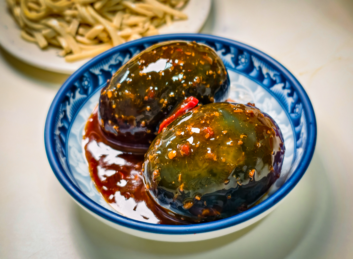 [高雄]川味牛肉麵-巷弄50年高雄牛肉麵老店!川味湯頭濃郁~必點担担麵超辣超過癮! @美食好芃友