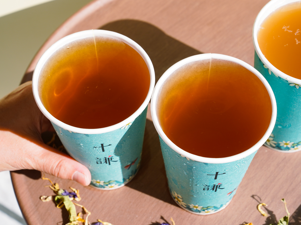 [高雄]十謙風味茶飲-自強夜市隱藏版好喝高雄手搖飲!每日現煮花草茶一杯不用50!? @美食好芃友