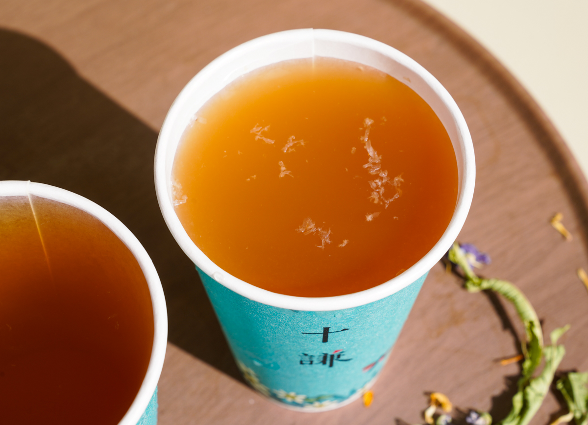 [高雄]十謙風味茶飲-自強夜市隱藏版好喝高雄手搖飲!每日現煮花草茶一杯不用50!? @美食好芃友