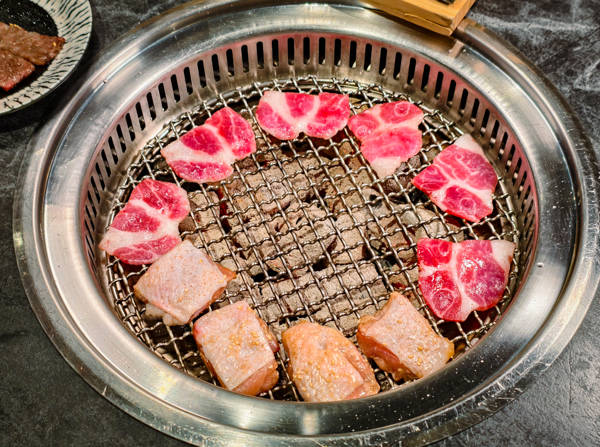[高雄]禪燒肉高雄店zen yakiniku-佔地百坪高雄頂級燒肉!氣派裝潢x好吃和牛燒肉 @美食好芃友（芃芃）