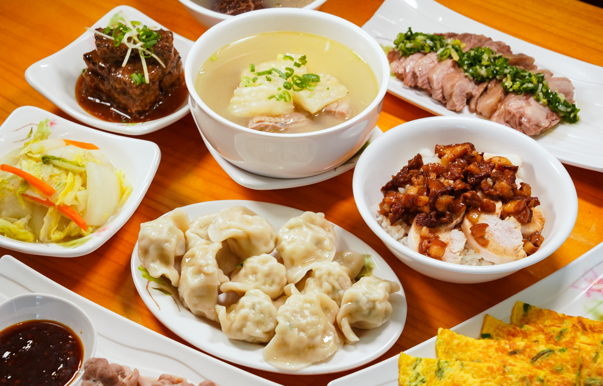[高雄]阿爸餵露水雞-高雄文化中心附近人氣小店!雞肉牧場直送!必吃雞魯飯、雞湯、白斬雞腿切盤 @美食好芃友（芃芃）