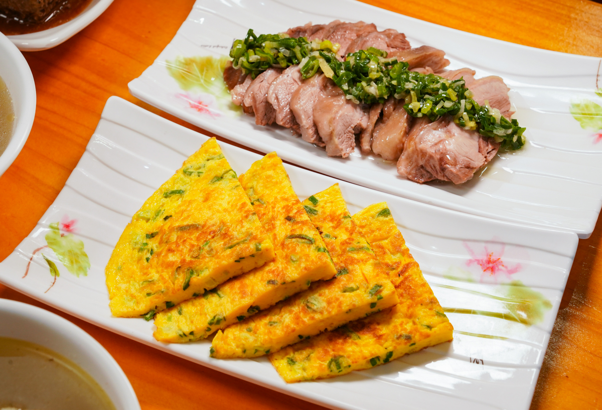 [高雄]阿爸餵露水雞-高雄文化中心附近人氣小店!雞肉牧場直送!必吃雞魯飯、雞湯、白斬雞腿切盤 @美食好芃友（芃芃）