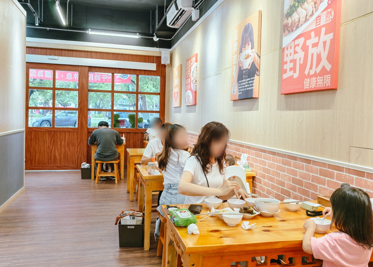 [高雄]阿爸餵露水雞-高雄文化中心附近人氣小店!雞肉牧場直送!必吃雞魯飯、雞湯、白斬雞腿切盤 @美食好芃友（芃芃）