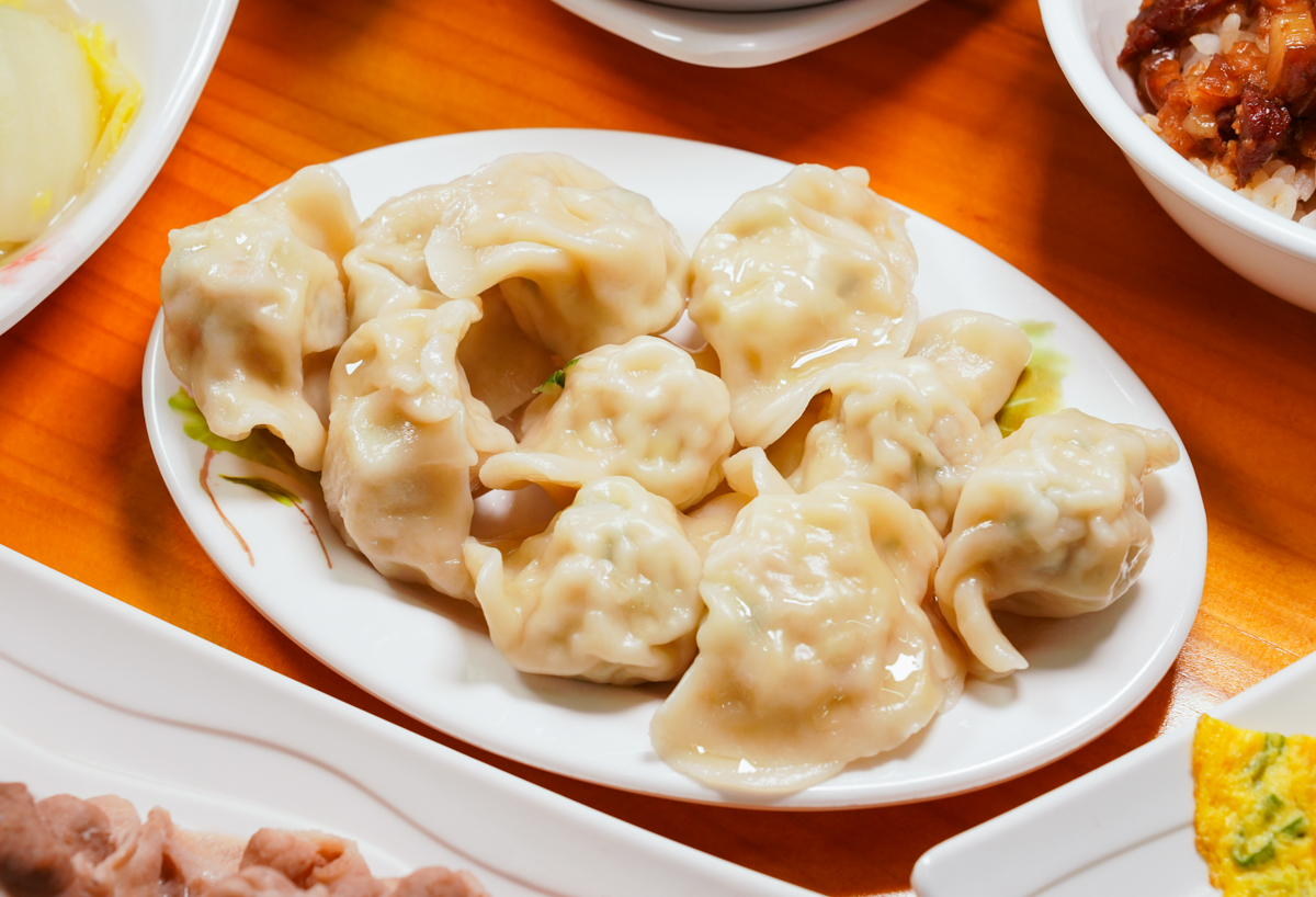 [高雄]阿爸餵露水雞-高雄文化中心附近人氣小店!雞肉牧場直送!必吃雞魯飯、雞湯、白斬雞腿切盤 @美食好芃友（芃芃）