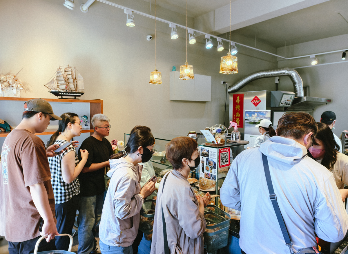 [高雄]船說麵包店-低調超人氣旗津美食！全台唯一海味麵包店～烏魚子軟法、包花枝丸的飛機包必吃！ @美食好芃友（芃芃）