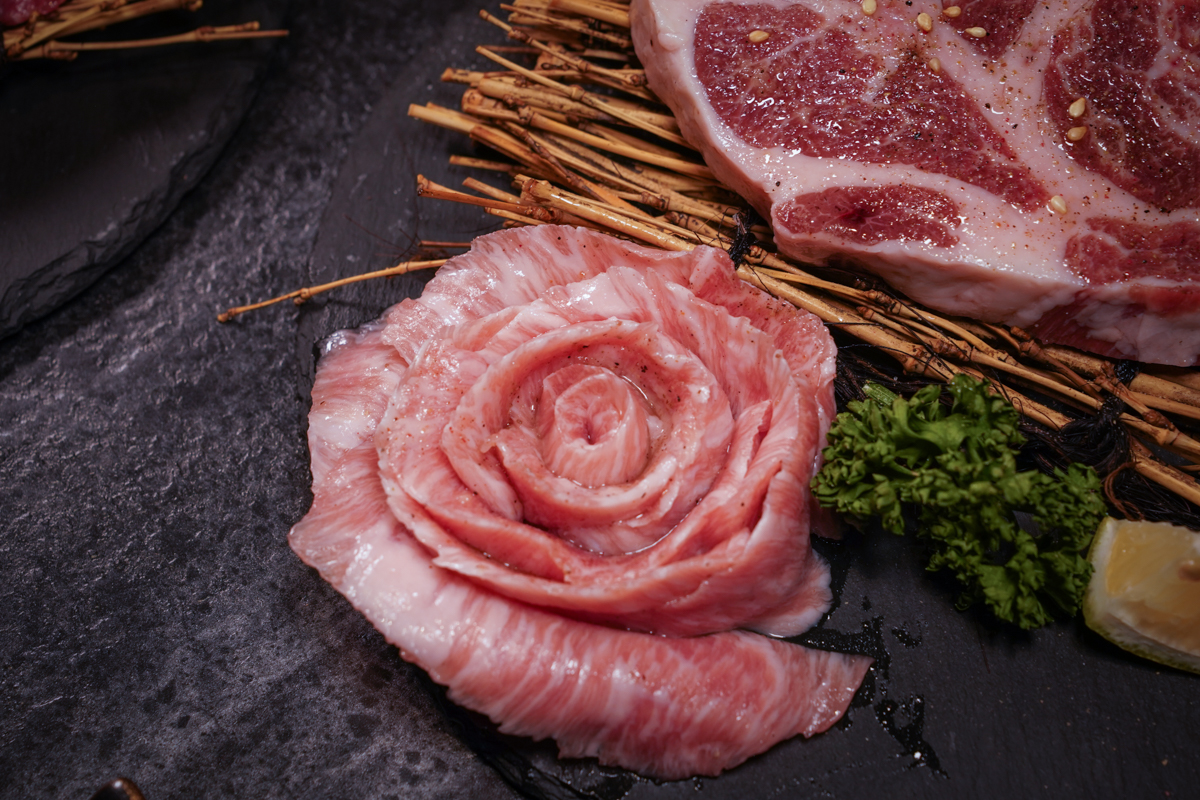 [高雄]D-Meat燒肉餐酒館- 漢神巨蛋周邊超夯餐廳!有唱歌包廂x專人代烤燒肉x私房料理 @美食好芃友（芃芃）