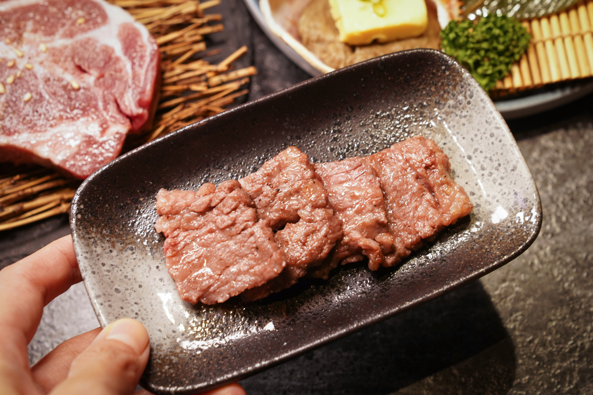 [高雄]D-Meat燒肉餐酒館- 漢神巨蛋周邊超夯餐廳!有唱歌包廂x專人代烤燒肉x私房料理 @美食好芃友（芃芃）