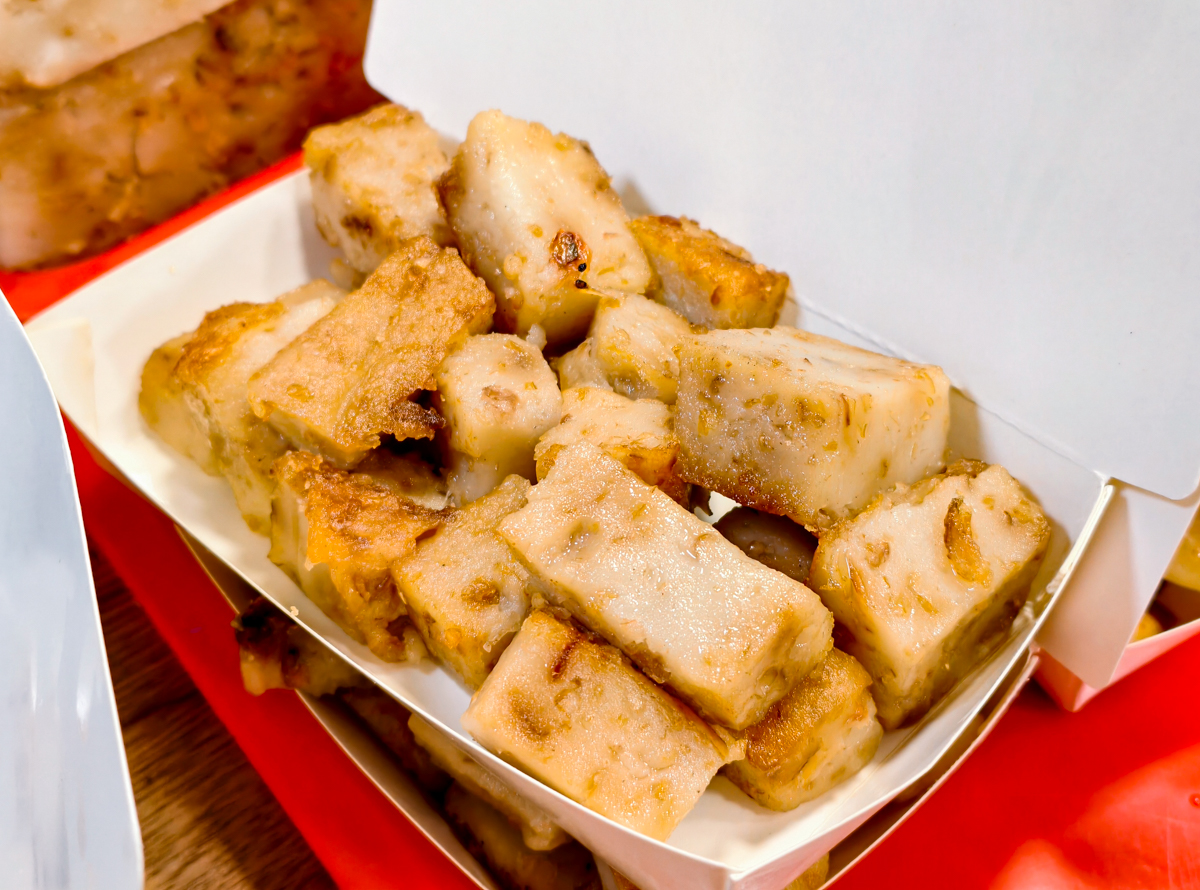 [高雄]雙豪油飯-高雄武廟市場40年客家大姐手作粿!芋粿、草仔粿、菜頭粿、碗粿都好吃!做倒賣滿月的料多油飯 @美食好芃友（芃芃）