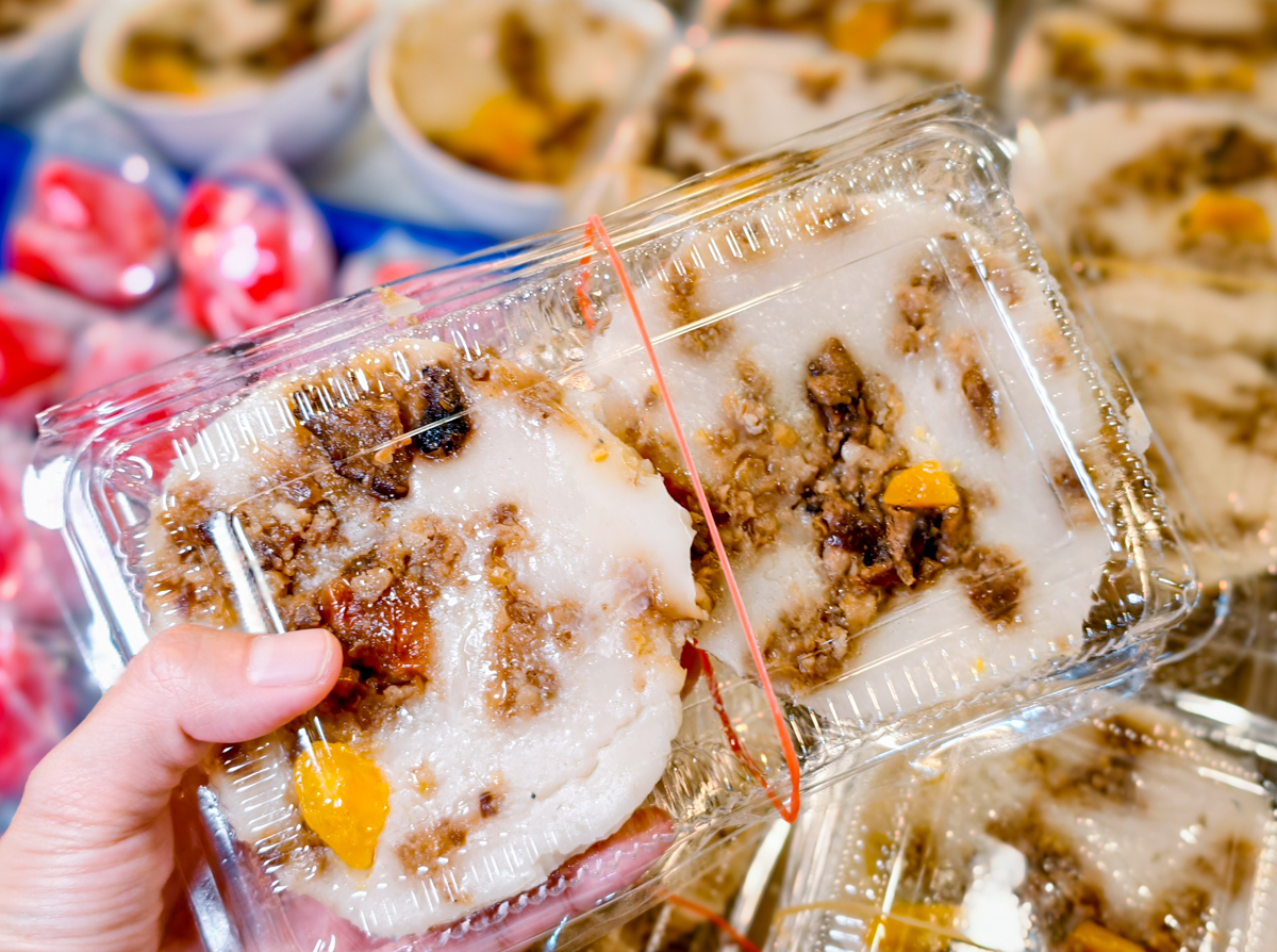 [高雄]雙豪油飯-高雄武廟市場40年客家大姐手作粿!芋粿、草仔粿、菜頭粿、碗粿都好吃!做倒賣滿月的料多油飯 @美食好芃友（芃芃）