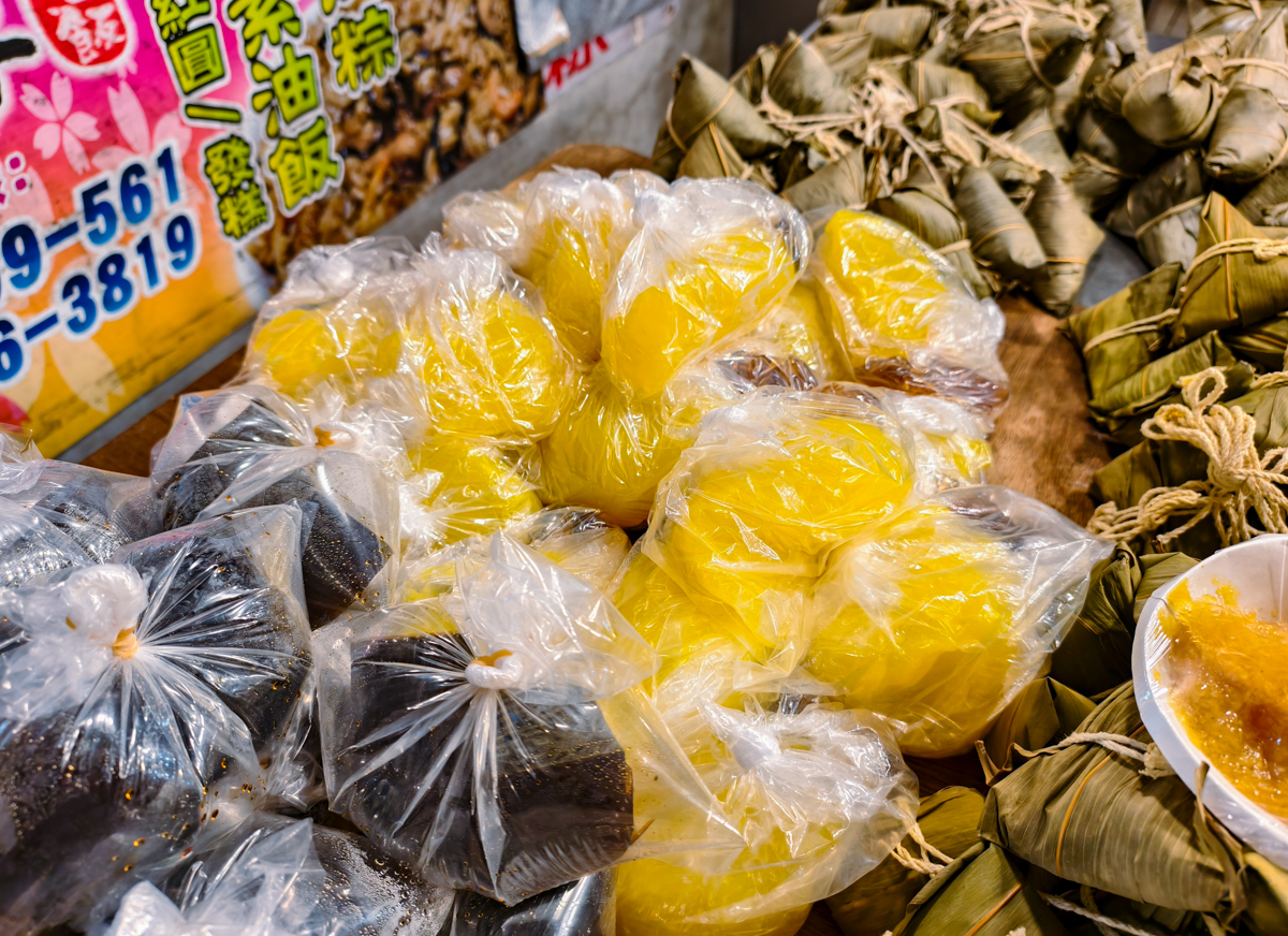 [高雄]雙豪油飯-高雄武廟市場40年客家大姐手作粿!芋粿、草仔粿、菜頭粿、碗粿都好吃!做倒賣滿月的料多油飯 @美食好芃友（芃芃）