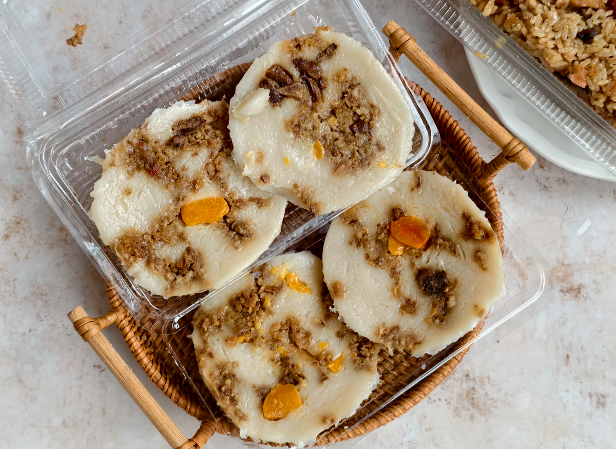 [高雄]雙豪油飯-高雄武廟市場40年客家大姐手作粿!芋粿、草仔粿、菜頭粿、碗粿都好吃!做倒賣滿月的料多油飯 @美食好芃友（芃芃）