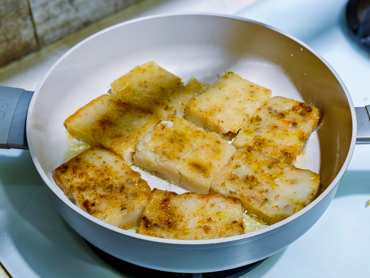 [高雄]雙豪油飯-高雄武廟市場40年客家大姐手作粿!芋粿、草仔粿、菜頭粿、碗粿都好吃!做倒賣滿月的料多油飯 @美食好芃友（芃芃）