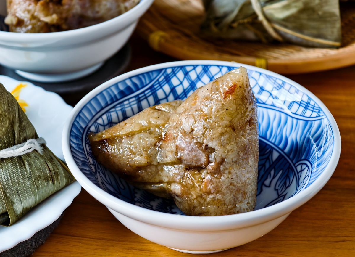 [高雄]雙豪油飯-高雄武廟市場40年客家大姐手作粿!芋粿、草仔粿、菜頭粿、碗粿都好吃!做倒賣滿月的料多油飯 @美食好芃友（芃芃）