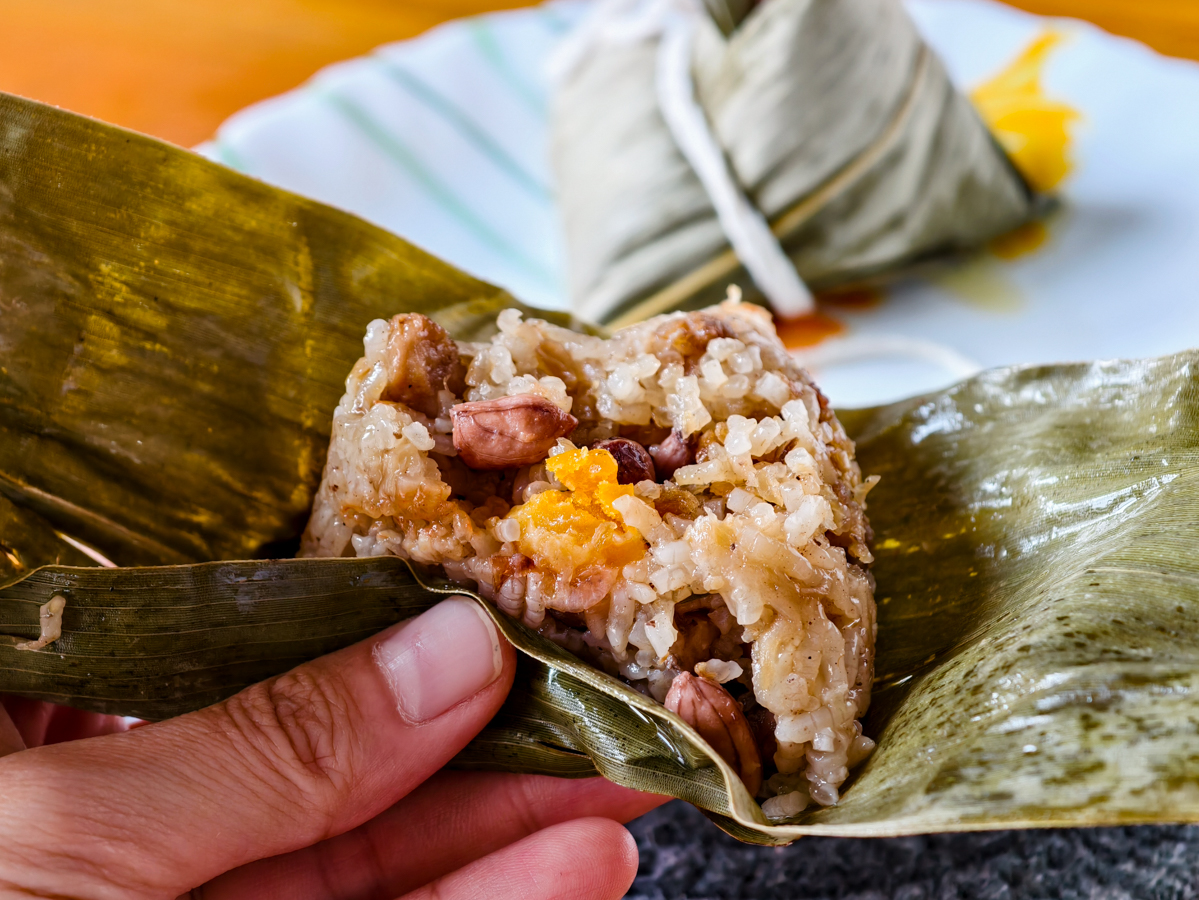 [高雄]雙豪油飯-高雄武廟市場40年客家大姐手作粿!芋粿、草仔粿、菜頭粿、碗粿都好吃!做倒賣滿月的料多油飯 @美食好芃友（芃芃）
