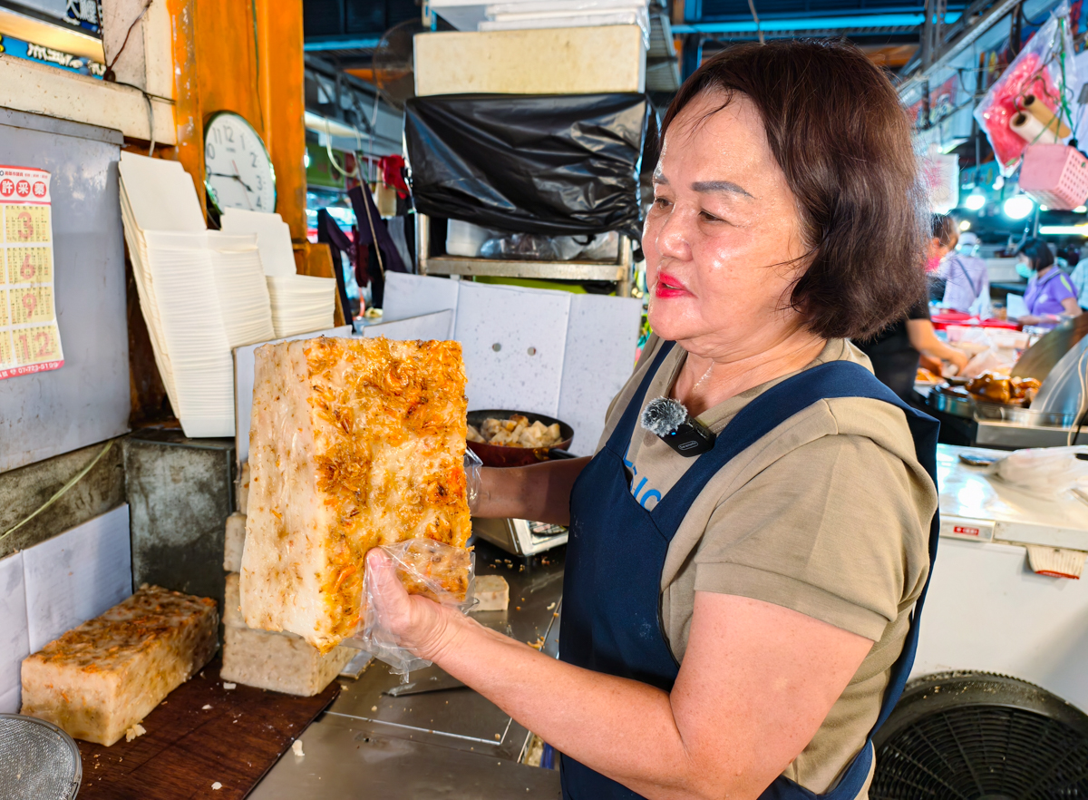 [高雄]雙豪油飯-高雄武廟市場40年客家大姐手作粿!芋粿、草仔粿、菜頭粿、碗粿都好吃!做倒賣滿月的料多油飯 @美食好芃友（芃芃）