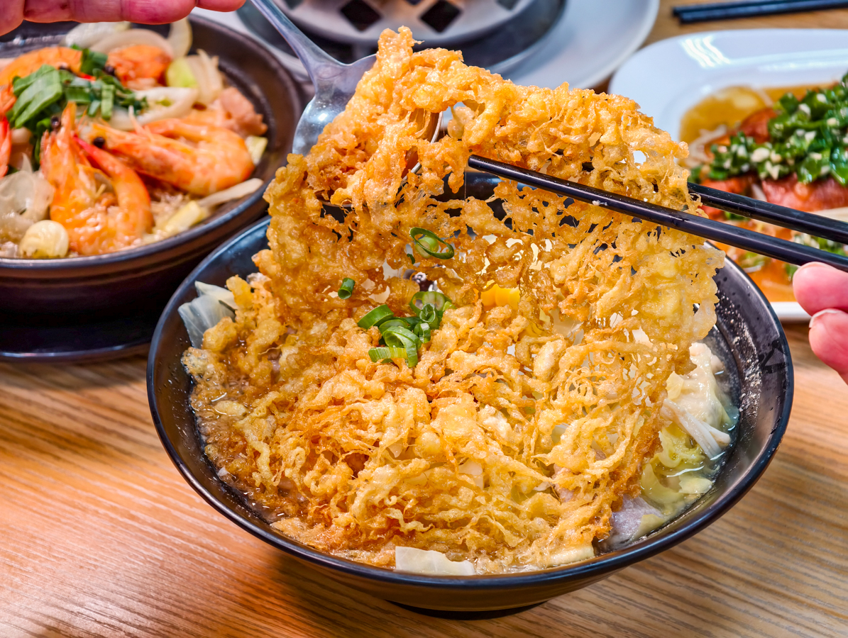 [高雄]阿火豬油拌飯-涮嘴大份量蛋黃豬油拌飯~吉林夜市的文青攤車 @美食好芃友
