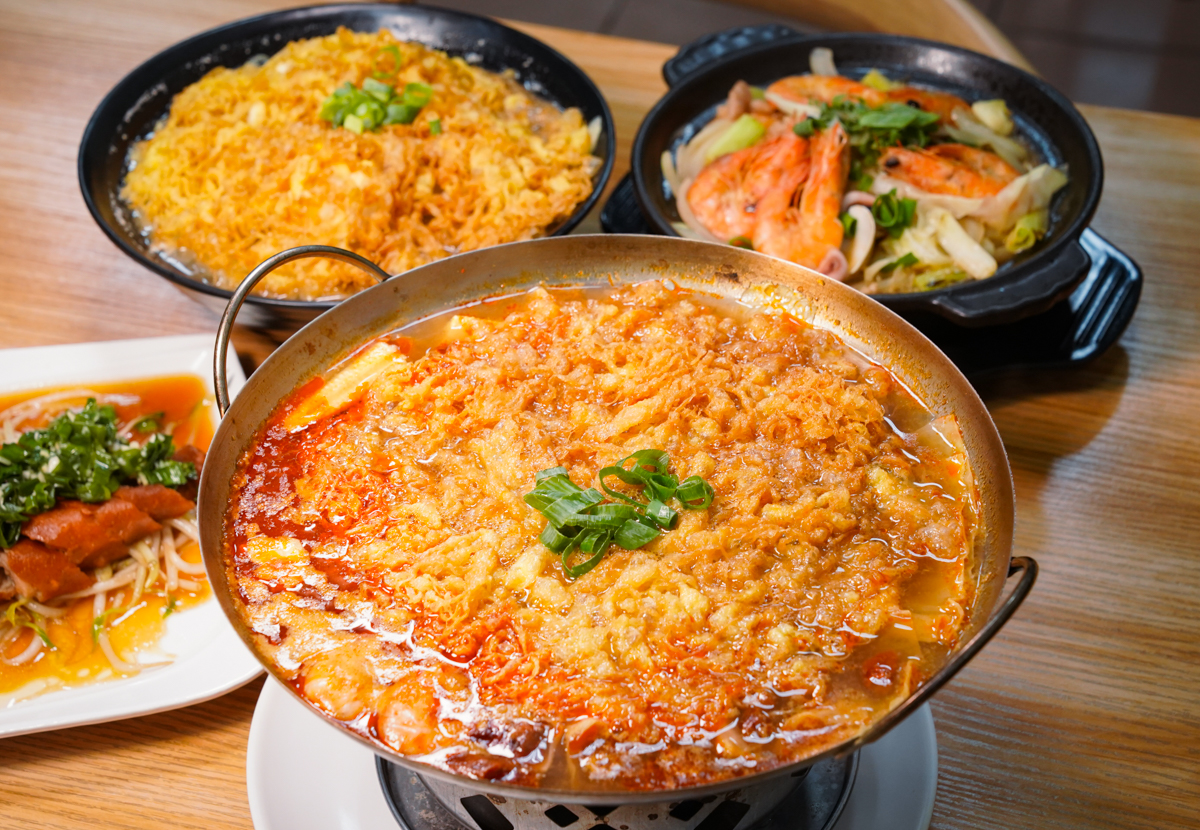 [高雄]玖八食堂-食尚玩家也淪陷~平價好吃高雄蜂巢蛋酥鍋燒意麵!晚餐賣到宵夜的平價美食 @美食好芃友