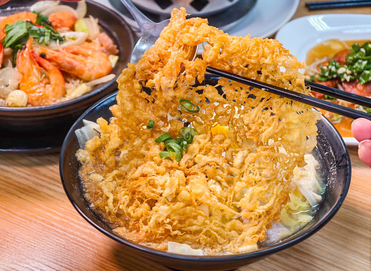 [高雄]玖八食堂-食尚玩家也淪陷~平價好吃高雄蜂巢蛋酥鍋燒意麵!晚餐賣到宵夜的平價美食 @美食好芃友