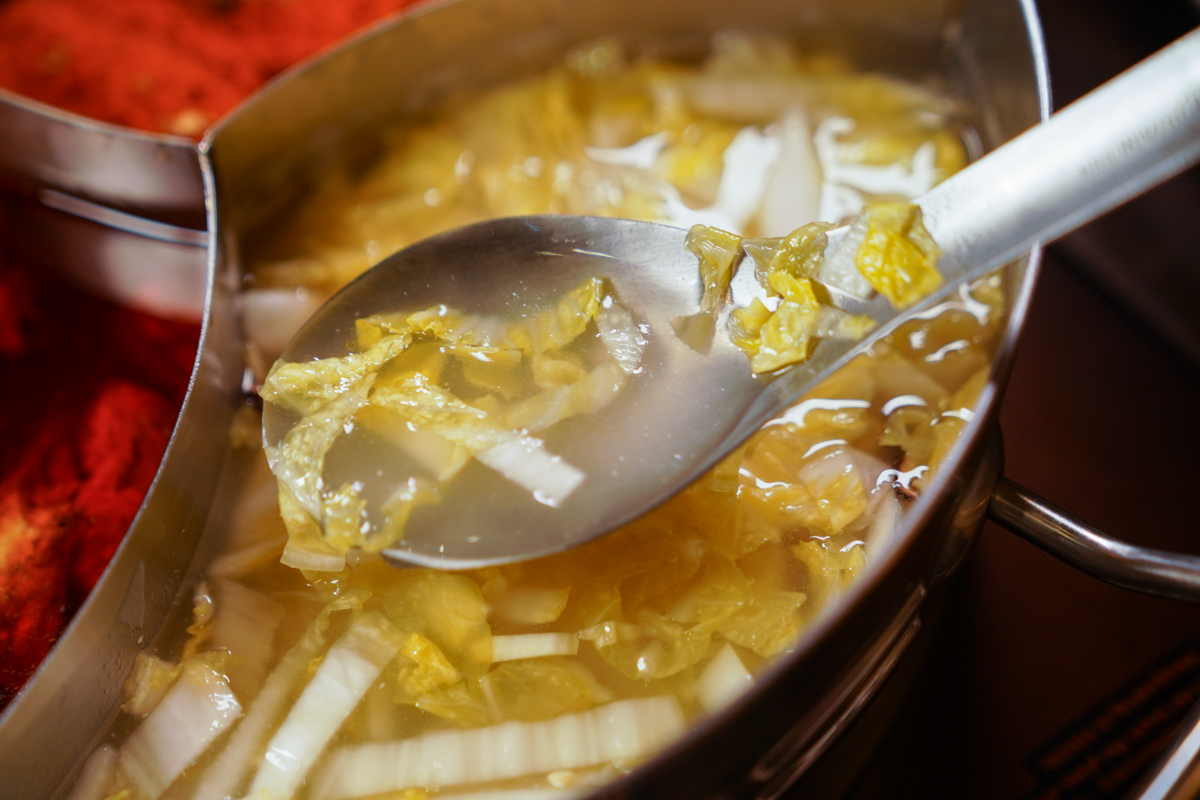 [高雄]華寧麻辣火鍋自由店-不加牛油的麻辣鍋!全新推出全素麻辣鍋! 鴨血豆腐白飯無限吃超正點 @美食好芃友（芃芃）