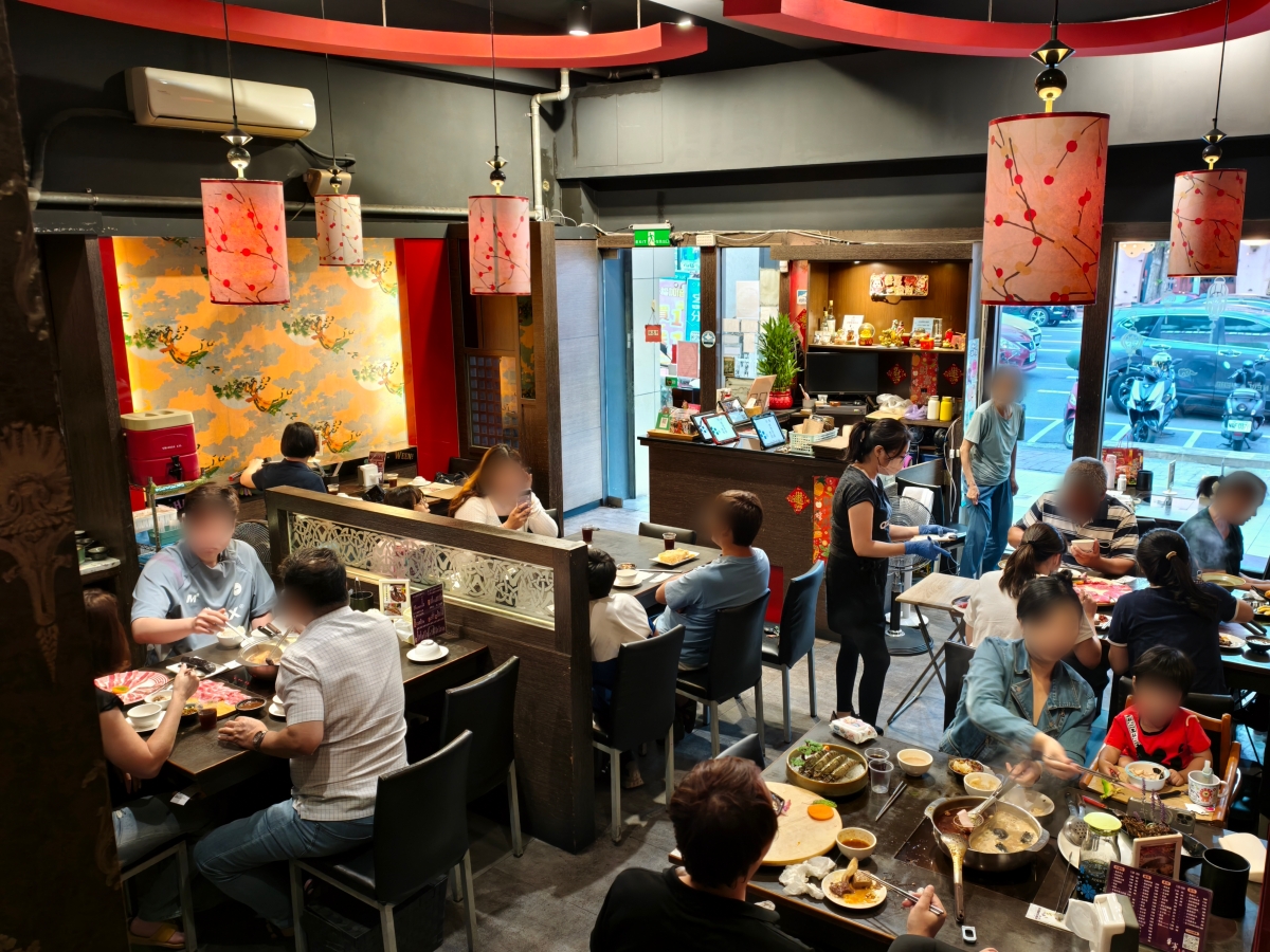 [高雄]華寧麻辣火鍋自由店-不加牛油的麻辣鍋!全新推出全素麻辣鍋! 鴨血豆腐白飯無限吃超正點 @美食好芃友（芃芃）