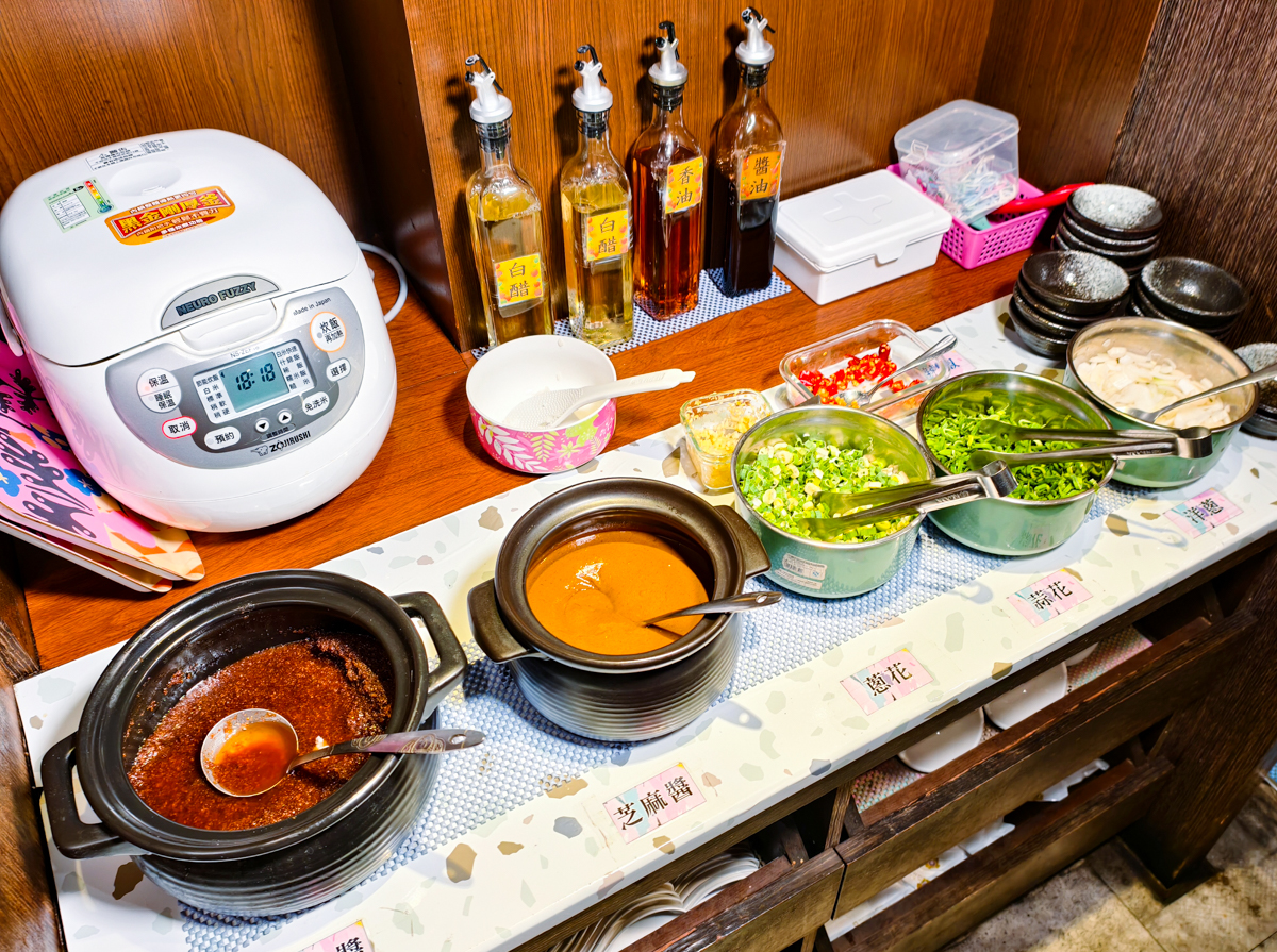 [高雄]華寧麻辣火鍋自由店-不加牛油的麻辣鍋!全新推出全素麻辣鍋! 鴨血豆腐白飯無限吃超正點 @美食好芃友（芃芃）