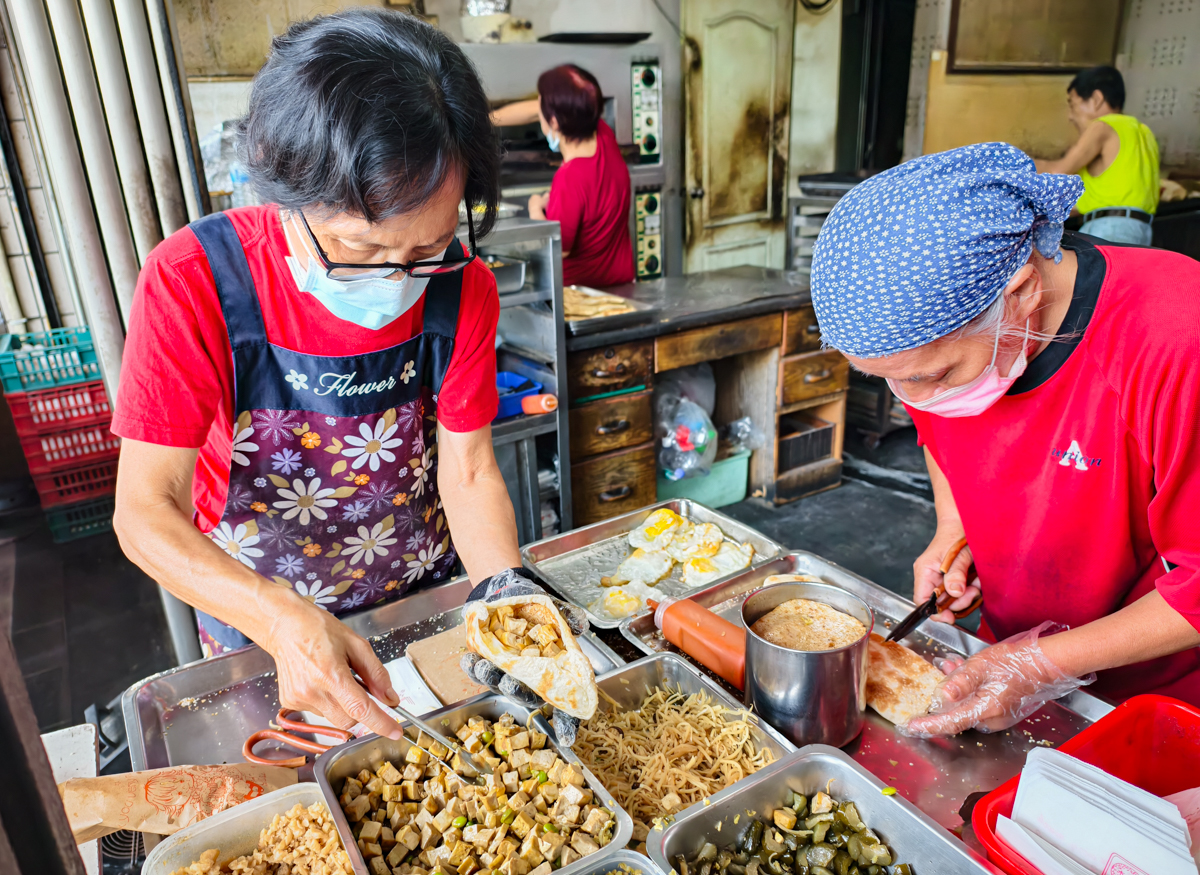 [高雄]海青王家燒餅-一賣40年!眷村老字號左營燒餅!全台獨家燒餅夾菜~ @美食好芃友（芃芃）