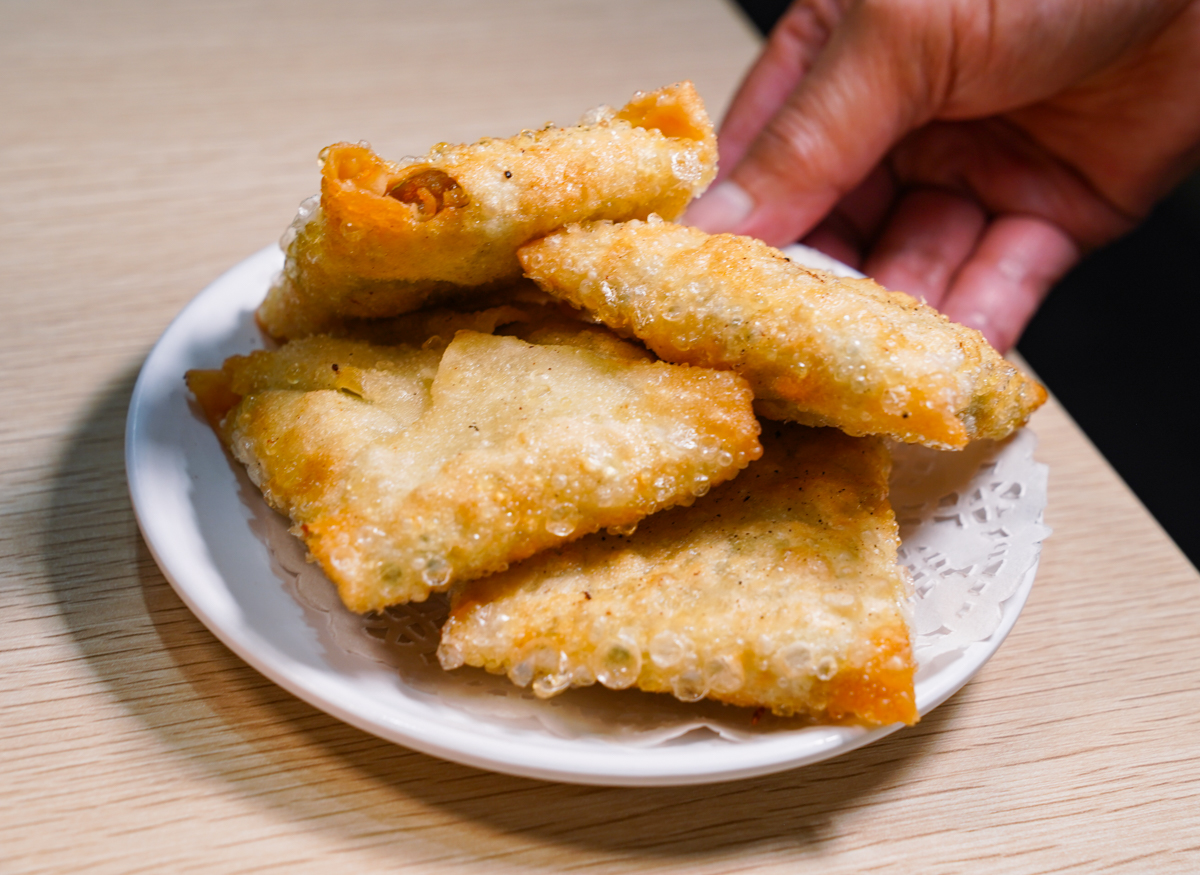 [高雄]寧寧港式宵夜-開業多年高雄宵夜名店!晚餐賣到宵夜的平價麻奶煲、港式點心蒸籠 @美食好芃友