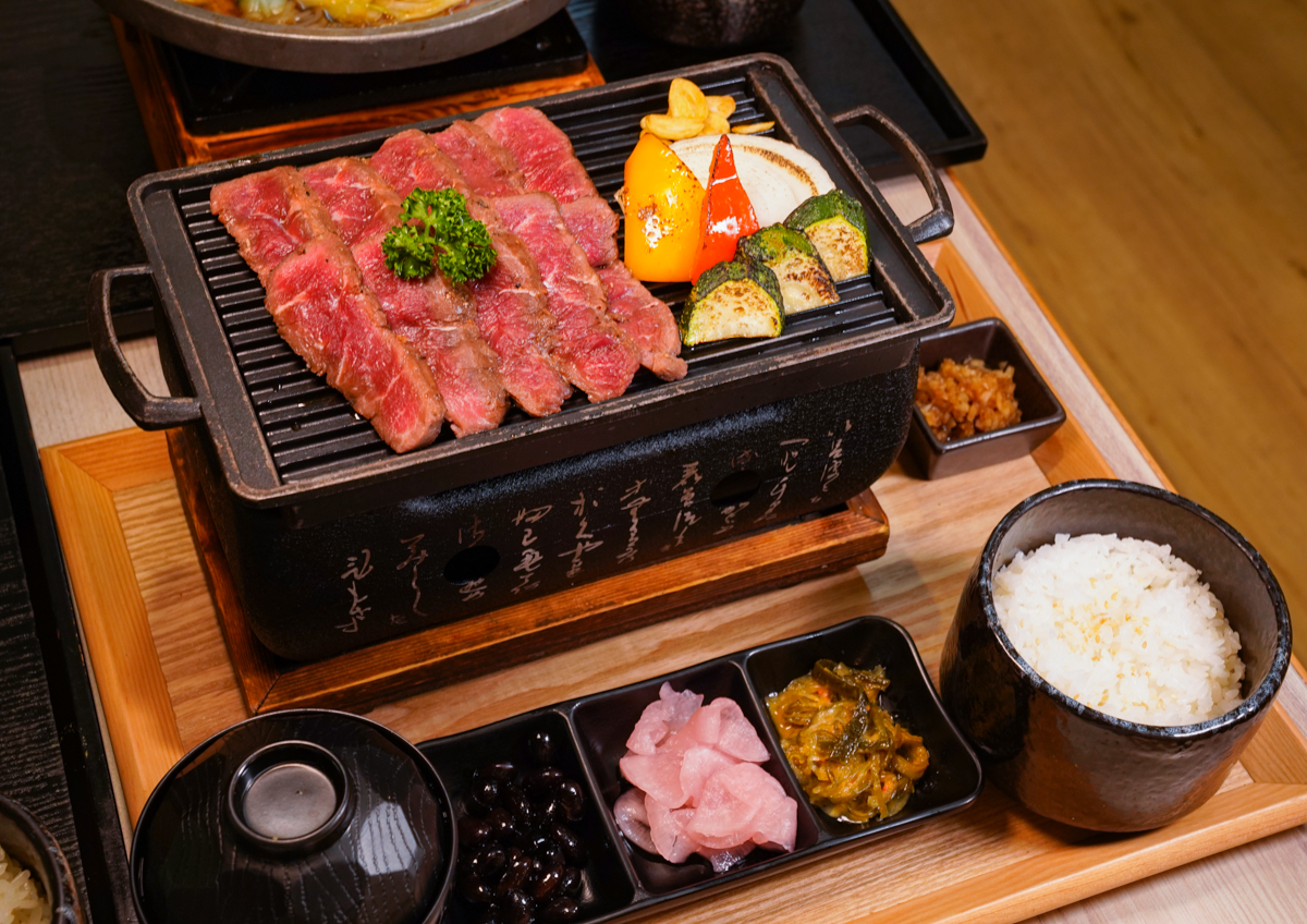 [高雄]小泉聚場義享天地店－義享聚餐最愛日料!浮誇份量大阪風和食料理 @美食好芃友