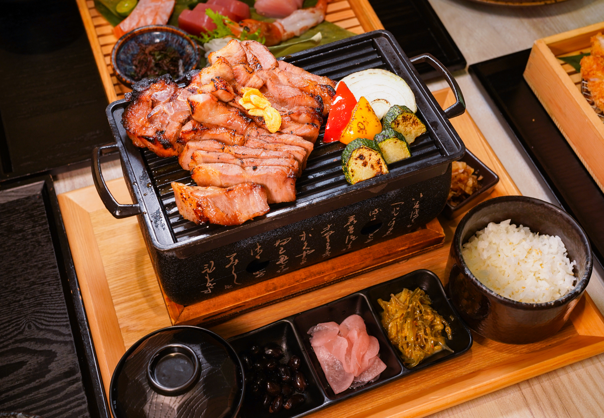 [高雄]小泉聚場義享天地店－義享聚餐最愛日料!浮誇份量大阪風和食料理 @美食好芃友