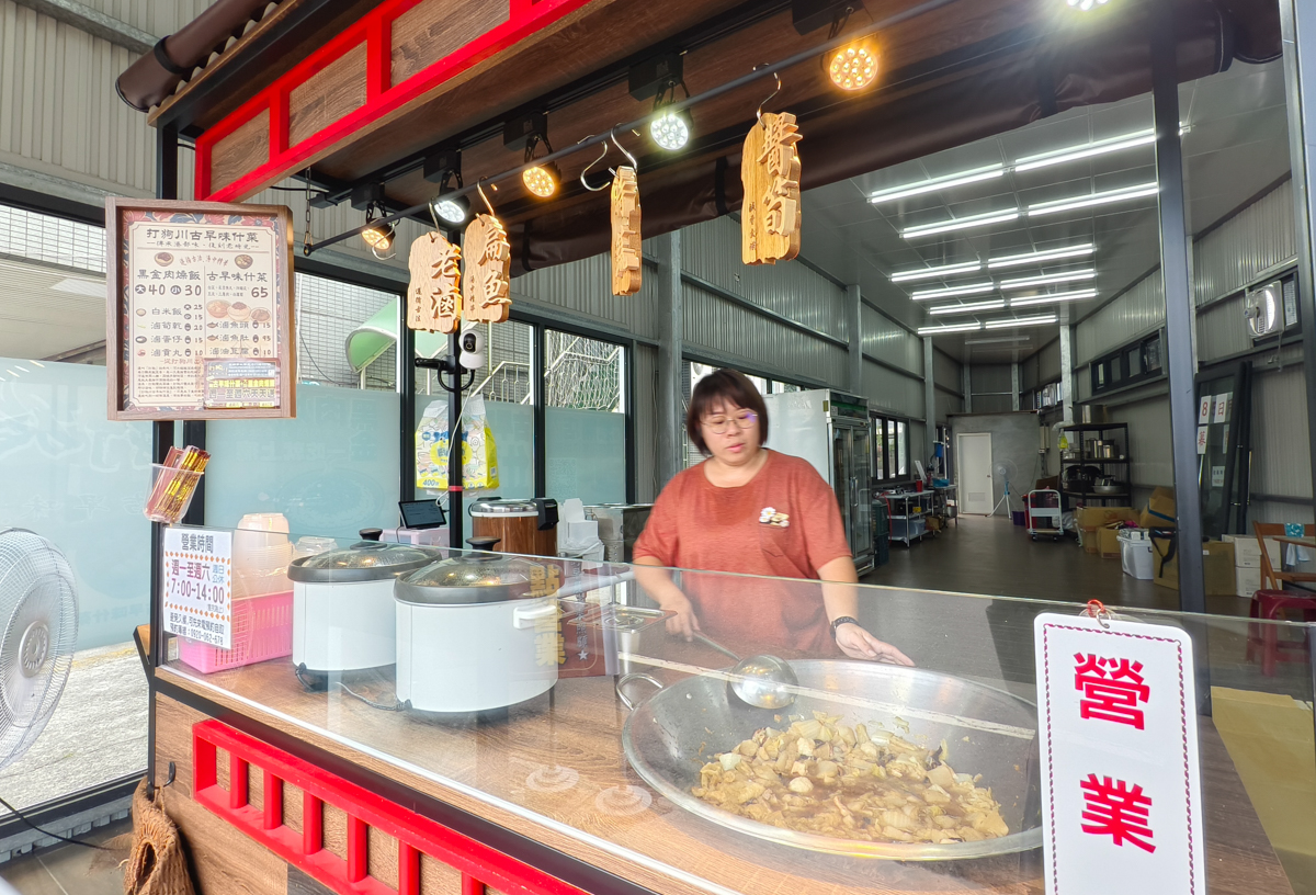 [高雄]打狗川古早味什菜-人氣大寮小吃!早餐開始賣的阿嬤古早味什菜、黑金肉燥飯、滷魚頭 @美食好芃友（芃芃）