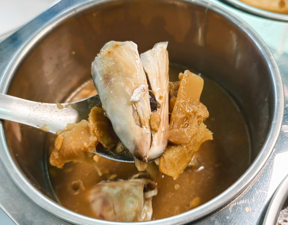 [高雄]打狗川古早味什菜-人氣大寮小吃!早餐開始賣的阿嬤古早味什菜、黑金肉燥飯、滷魚頭 @美食好芃友（芃芃）