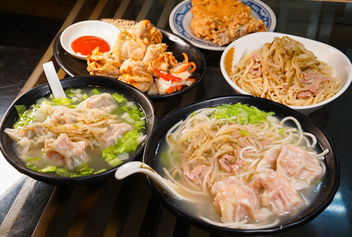 [高雄]金大餛飩-近40年高雄餛飩麵老店~手工現包溫州餛飩!六合路人氣美食! @美食好芃友（芃芃）