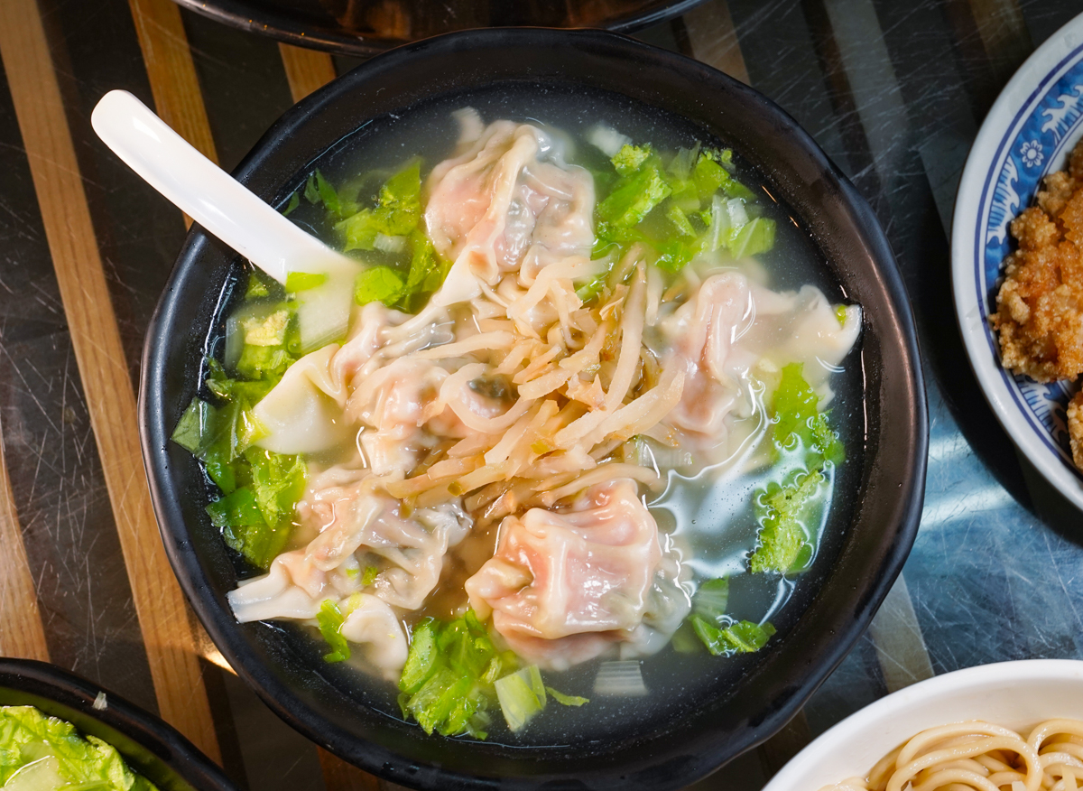 [高雄]金大餛飩-近40年高雄餛飩麵老店~手工現包溫州餛飩!六合路人氣美食! @美食好芃友（芃芃）