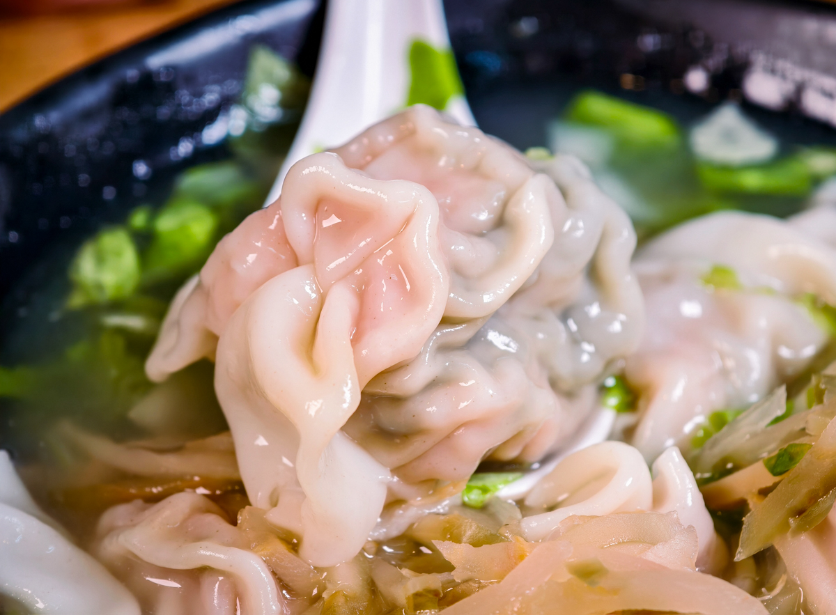 [高雄]金大餛飩-近40年高雄餛飩麵老店~手工現包溫州餛飩!六合路人氣美食! @美食好芃友（芃芃）