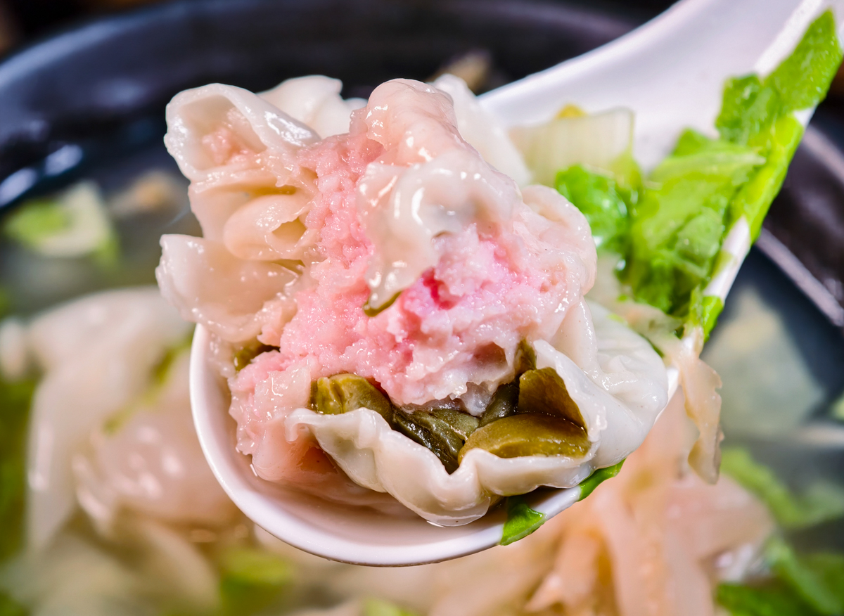 [高雄]金大餛飩-近40年高雄餛飩麵老店~手工現包溫州餛飩!六合路人氣美食! @美食好芃友（芃芃）