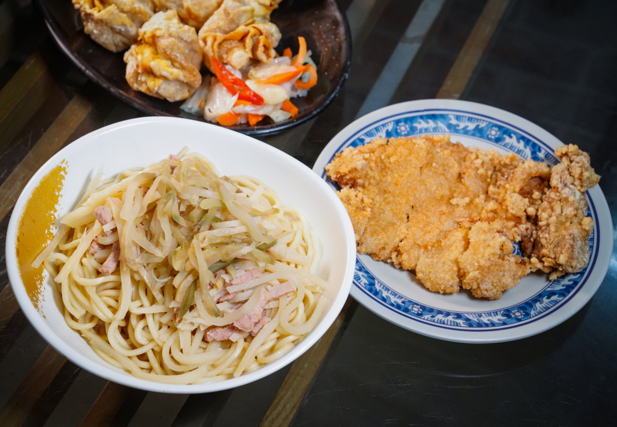 [高雄]金大餛飩-近40年高雄餛飩麵老店~手工現包溫州餛飩!六合路人氣美食! @美食好芃友（芃芃）