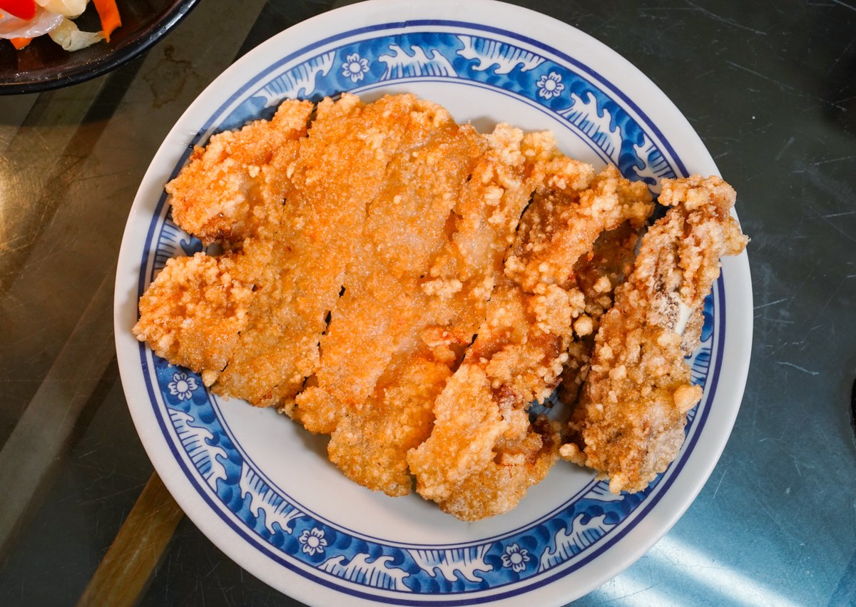 [高雄]金大餛飩-近40年高雄餛飩麵老店~手工現包溫州餛飩!六合路人氣美食! @美食好芃友（芃芃）