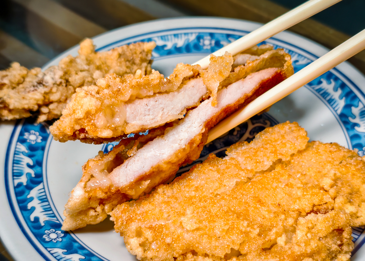 [高雄]金大餛飩-近40年高雄餛飩麵老店~手工現包溫州餛飩!六合路人氣美食! @美食好芃友（芃芃）