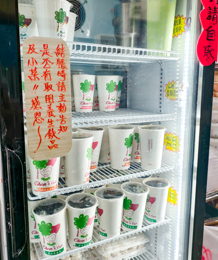 [高雄]金大餛飩-近40年高雄餛飩麵老店~手工現包溫州餛飩!六合路人氣美食! @美食好芃友（芃芃）